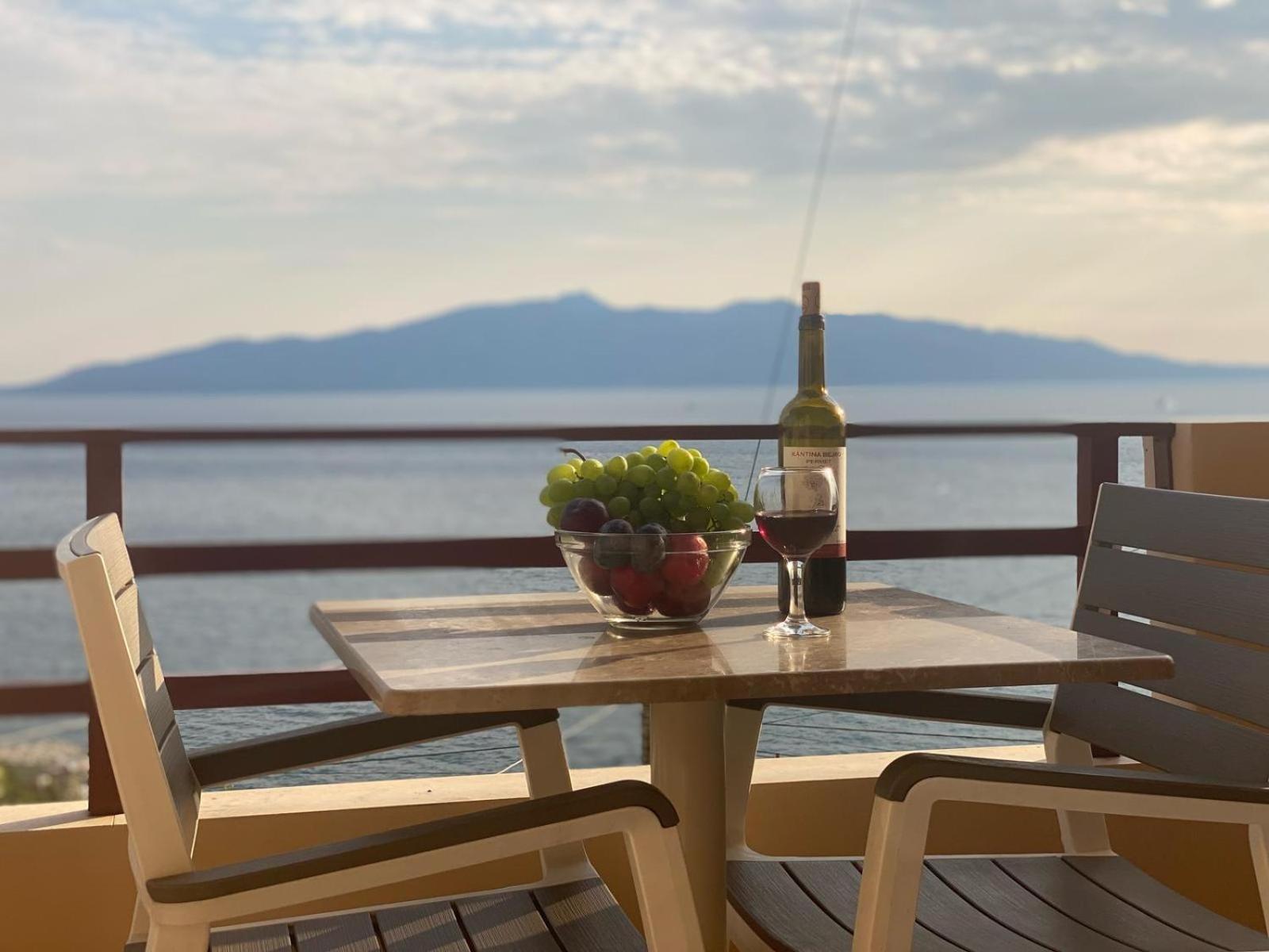 Del Mar Sea View Apartment Саранде Екстериор снимка