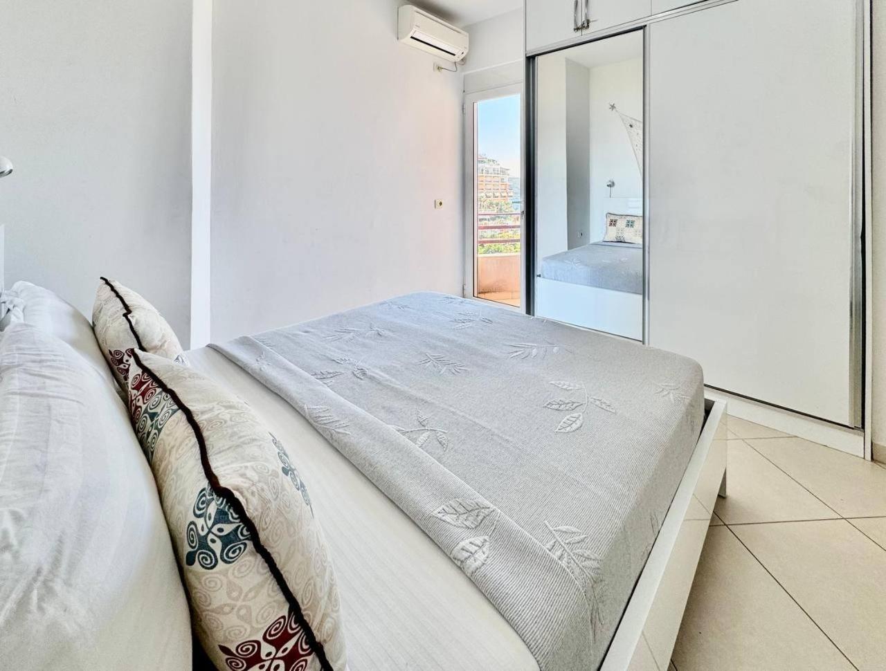 Del Mar Sea View Apartment Саранде Екстериор снимка