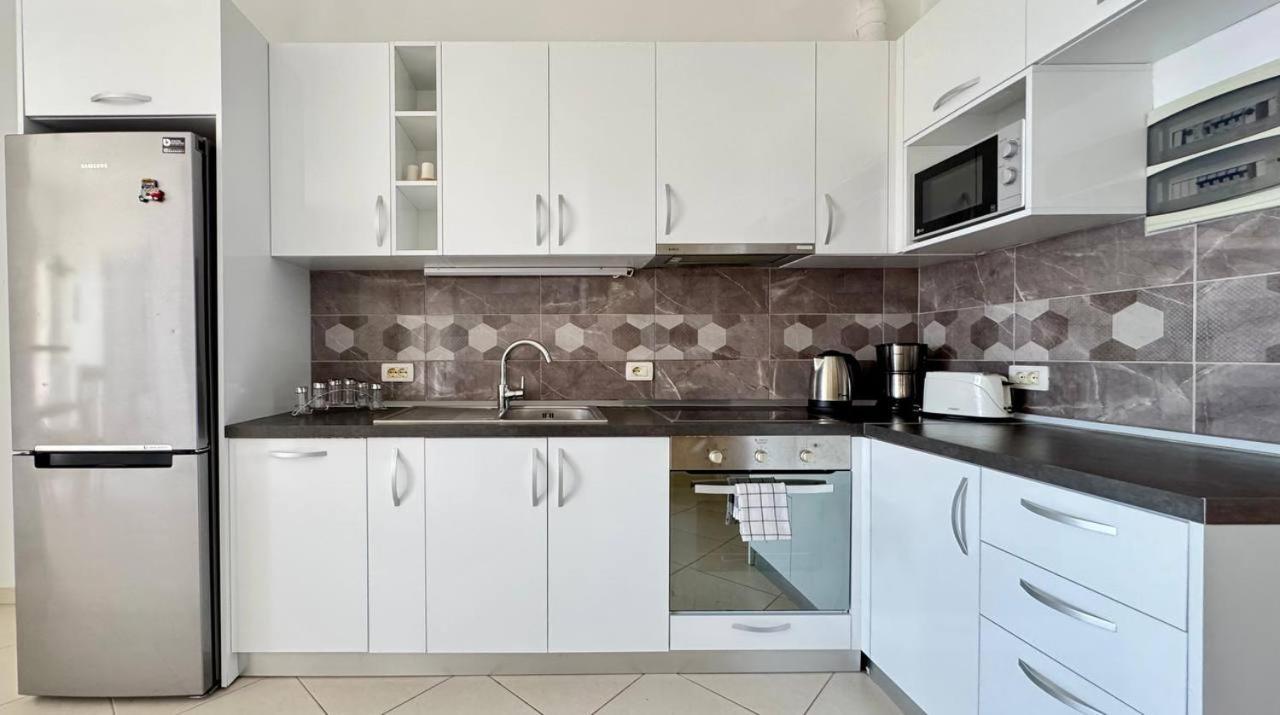 Del Mar Sea View Apartment Саранде Екстериор снимка